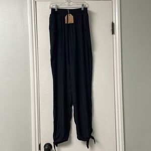 NWT Kori size medium black pant
